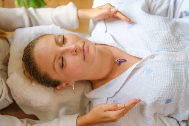 Soin Reiki à Rennes et à distance, je m'appelle Fanchon Isnard, je donne des soins énergétiques de guérison corps et esprit.